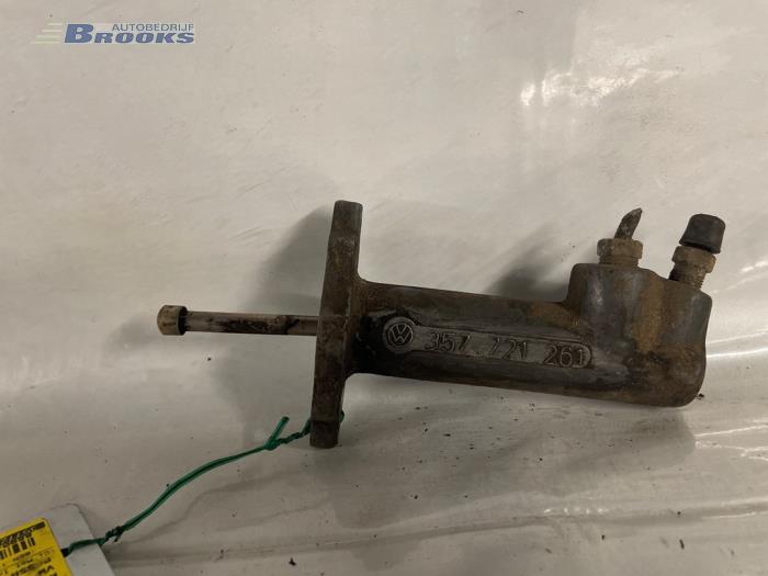 Gebruikte Koppeling Hulp Cilinder Volkswagen Passat Variant (35I) 1.8i Prijs € 10,00 Margeregeling aangeboden door Autobedrijf Brooks