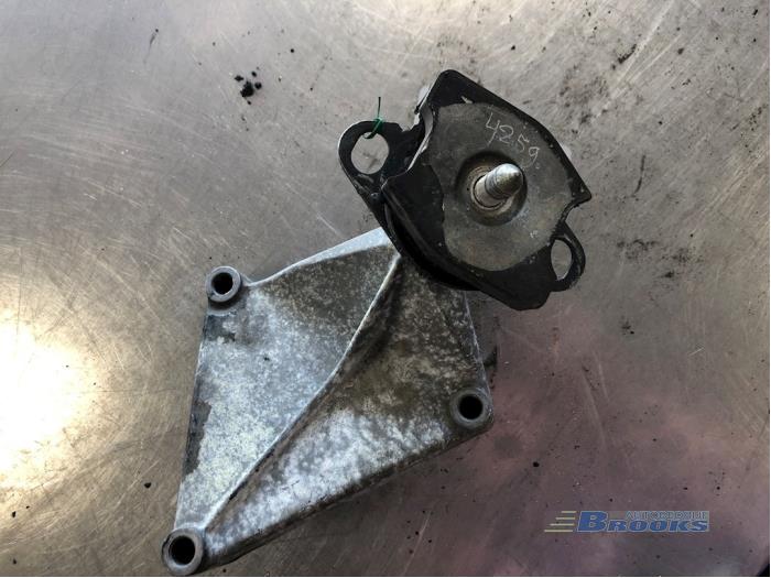 Gebruikte Versnellingsbak Steun Renault Megane Scénic (JA) 1.9dTi RN,RT Prijs € 20,00 Margeregeling aangeboden door Autobedrijf Brooks