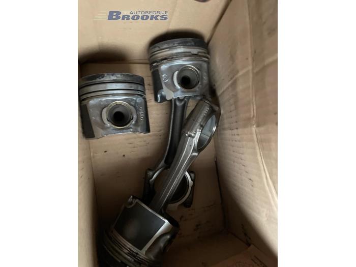 Gebruikte Zuiger Volkswagen Caddy III (2KA,2KH,2CA,2CH) 1.9 TDI Prijs € 40,00 Margeregeling aangeboden door Autobedrijf Brooks