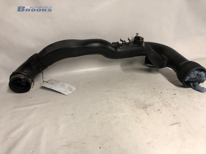Gebruikte Intercooler Buis Volkswagen Passat Variant (3B6) 1.9 TDI 130 Prijs € 25,00 Margeregeling aangeboden door Autobedrijf Brooks