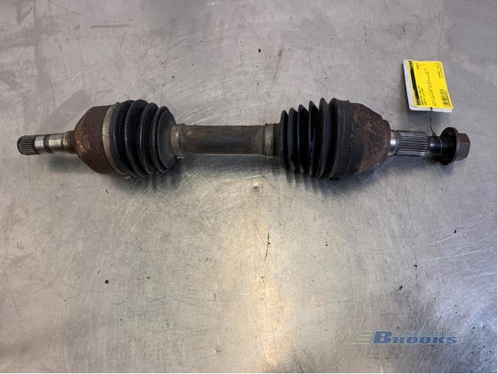 Gebruikte Aandrijfas links-voor Saab 9-3 II Sport Sedan (YS3F) 2.0T 16V Prijs € 30,00 Margeregeling aangeboden door Autobedrijf Brooks