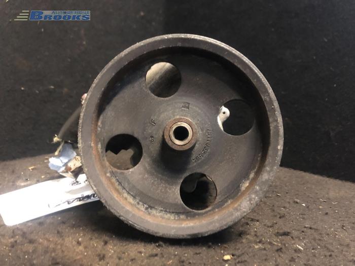 Gebruikte Pomp Servo Alfa Romeo 159 Sportwagon (939BX) 1.9 JTDm Prijs € 85,00 Margeregeling aangeboden door Autobedrijf Brooks