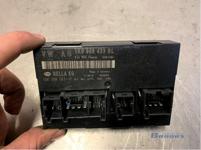 Gebruikte Computer Body Control Volkswagen Golf V (1K1) 1.4 FSI 16V Prijs € 20,00 Margeregeling aangeboden door Autobedrijf Brooks