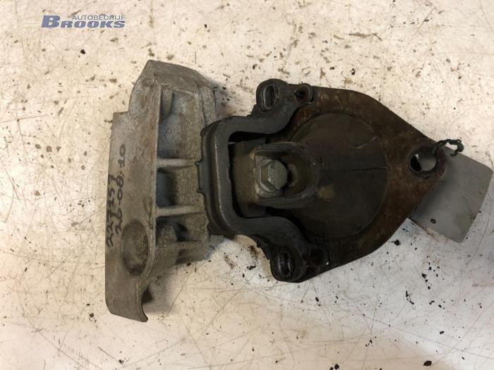 Gebruikte Motorsteun Renault Laguna I Grandtour (K56) 1.6 16V Prijs € 25,00 Margeregeling aangeboden door Autobedrijf Brooks
