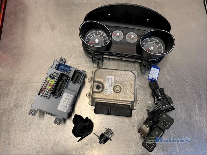 Gebruikte Kontaktslot + computer Fiat Punto Evo (199) 1.3 JTD Multijet 85 16V Euro 5 Prijs op aanvraag aangeboden door Autobedrijf Brooks