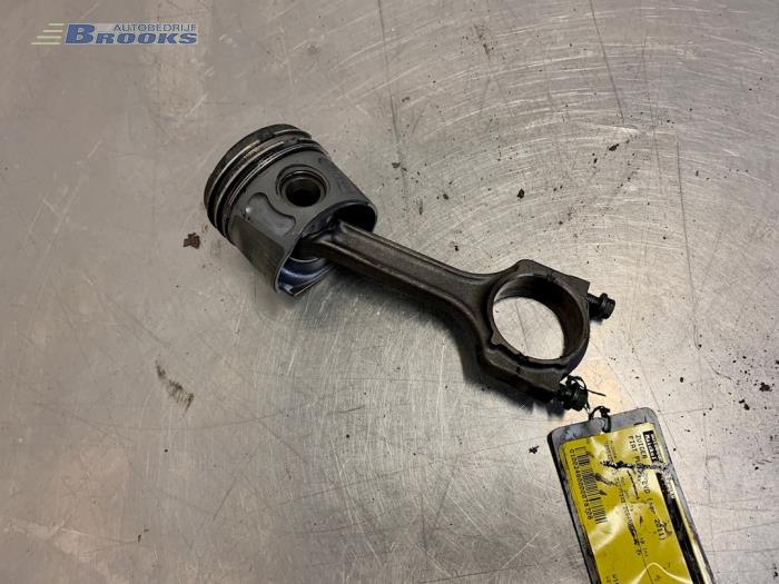 Zuiger van een Fiat Punto Evo (199) 1.3 JTD Multijet 85 16V Euro 5 2011