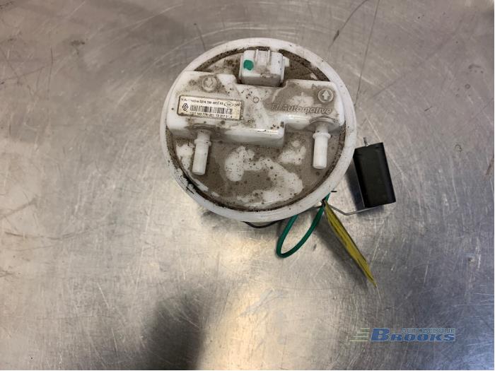 Gebruikte Tank element Pomp Renault Clio IV Estate/Grandtour (7R) 0.9 Energy TCE 12V Prijs € 30,00 Margeregeling aangeboden door Autobedrijf Brooks