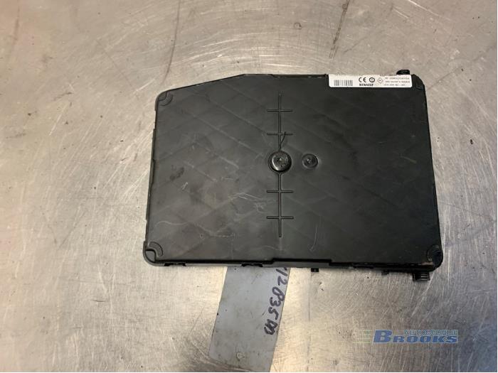 Gebruikte Bodycontrol Module Renault Scénic II (JM) 1.6 16V Prijs € 40,00 Margeregeling aangeboden door Autobedrijf Brooks