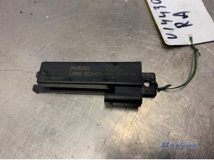 Gebruikte Keyless entry antenne Landrover Range Rover Evoque (LVJ/LVS) 2.2 eD4 16V 5-drs. Prijs € 30,00 Margeregeling aangeboden door Autobedrijf Brooks