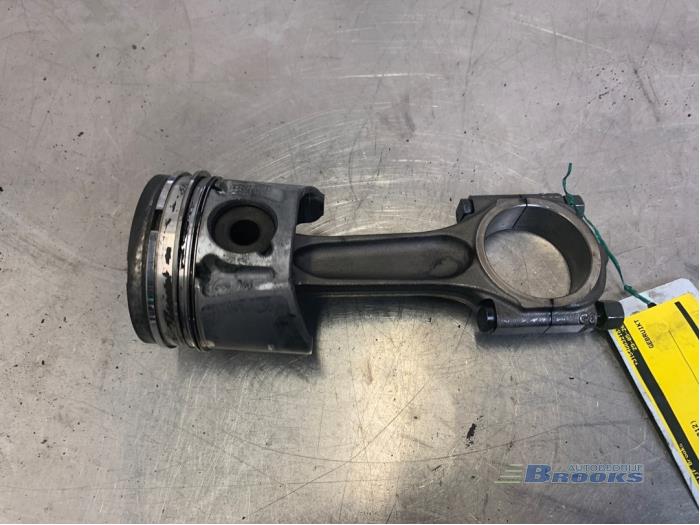 Gebruikte Zuiger Volvo V70 (BW) 2.0 D 16V Prijs op aanvraag aangeboden door Autobedrijf Brooks