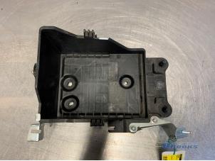 Gebruikte Accubak Mazda CX-3 (DJ/DK) 2.0 SkyActiv-G 120 Prijs € 30,00 Margeregeling aangeboden door Autobedrijf Brooks