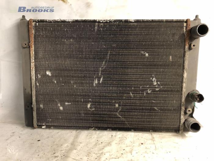 Gebruikte Radiateur Volkswagen Golf III (1H1) 1.6 i Prijs € 12,50 Margeregeling aangeboden door Autobedrijf Brooks