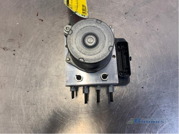 Gebruikte ABS Pomp Mazda CX-3 (DJ/DK) 2.0 SkyActiv-G 120 Prijs € 150,00 Margeregeling aangeboden door Autobedrijf Brooks