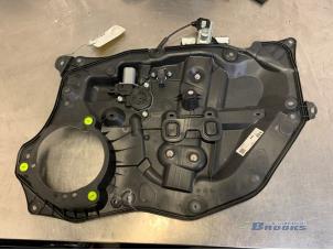 Gebruikte Ruitmechaniek 4Deurs rechts-voor Mazda CX-3 (DJ/DK) 2.0 SkyActiv-G 120 Prijs € 55,00 Margeregeling aangeboden door Autobedrijf Brooks
