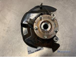 Gebruikte Fusee rechts-voor Mazda CX-3 (DJ/DK) 2.0 SkyActiv-G 120 Prijs op aanvraag aangeboden door Autobedrijf Brooks