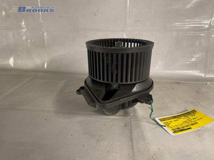 Kachel Ventilatiemotor van een Peugeot 406 Break (8E/F) 1.8 16V 2000