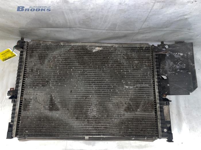 Gebruikte Radiateur Renault Laguna I (B56) 3.0 V6,V6 Baccara Prijs € 15,00 Margeregeling aangeboden door Autobedrijf Brooks