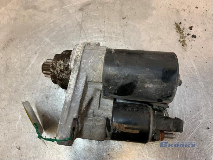 Gebruikte Startmotor Volkswagen Golf IV (1J1) 1.6 FSI 16V Prijs € 40,00 Margeregeling aangeboden door Autobedrijf Brooks