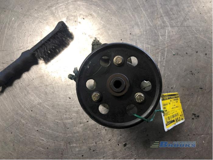 Gebruikte Pomp Servo Renault Megane (BA) 1.9D RN,RT Prijs € 15,00 Margeregeling aangeboden door Autobedrijf Brooks