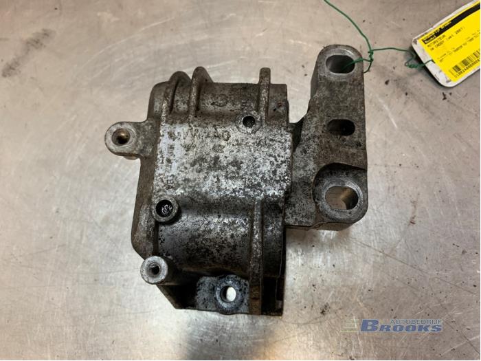 Gebruikte Motorrubber Volkswagen Caddy III (2KA,2KH,2CA,2CH) 2.0 SDI Prijs € 10,00 Margeregeling aangeboden door Autobedrijf Brooks