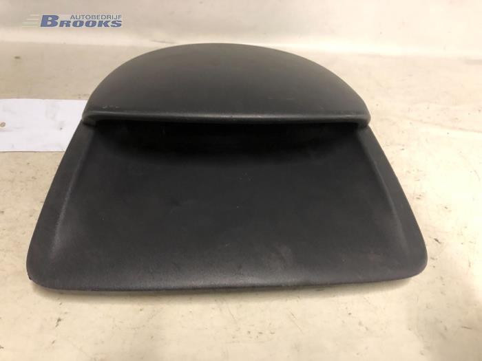 Gebruikte Display Interieur Renault Clio III (SR) 1.2 16V 75 Prijs € 25,00 Margeregeling aangeboden door Autobedrijf Brooks