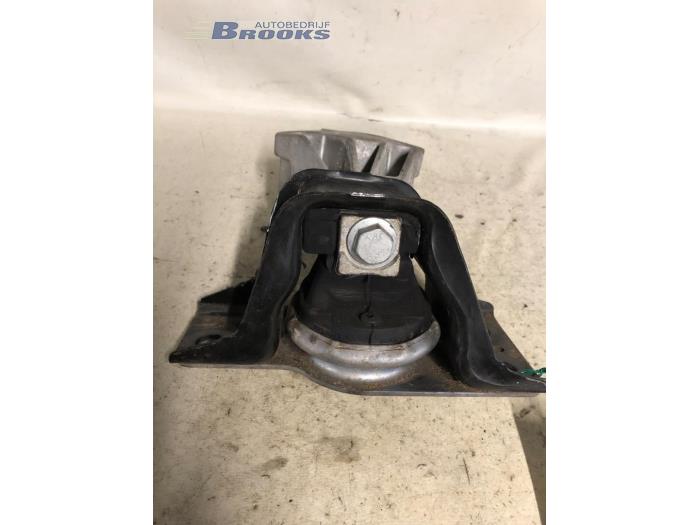 Gebruikte Motorrubber Renault Clio III (SR) 1.2 16V 75 Prijs € 30,00 Margeregeling aangeboden door Autobedrijf Brooks