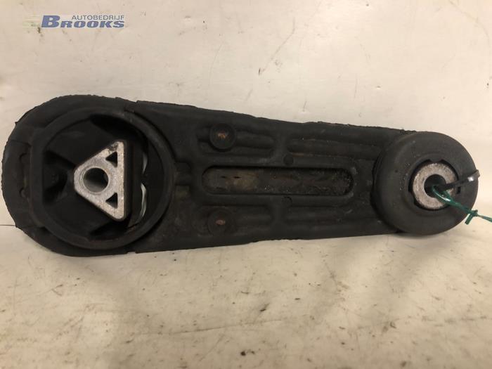 Gebruikte Versnellingsbak Steun Renault Clio III (SR) 1.2 16V 75 Prijs € 20,00 Margeregeling aangeboden door Autobedrijf Brooks