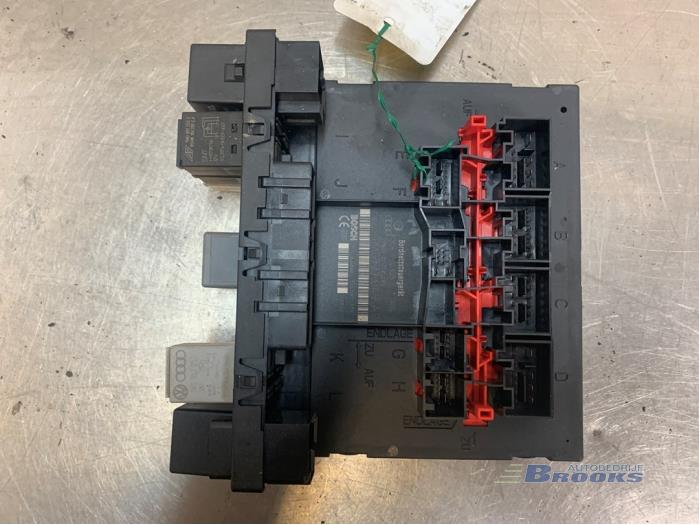 Gebruikte Boordcomputer Volkswagen Caddy III (2KA,2KH,2CA,2CH) 2.0 SDI Prijs € 75,00 Margeregeling aangeboden door Autobedrijf Brooks