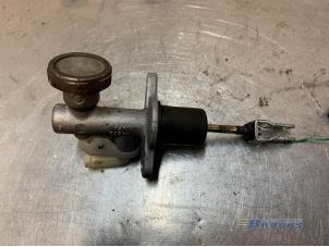 Gebruikte Hoofdremcilinder Nissan Navara (D40) 2.5 dCi 16V 4x4 Prijs € 40,00 Margeregeling aangeboden door Autobedrijf Brooks