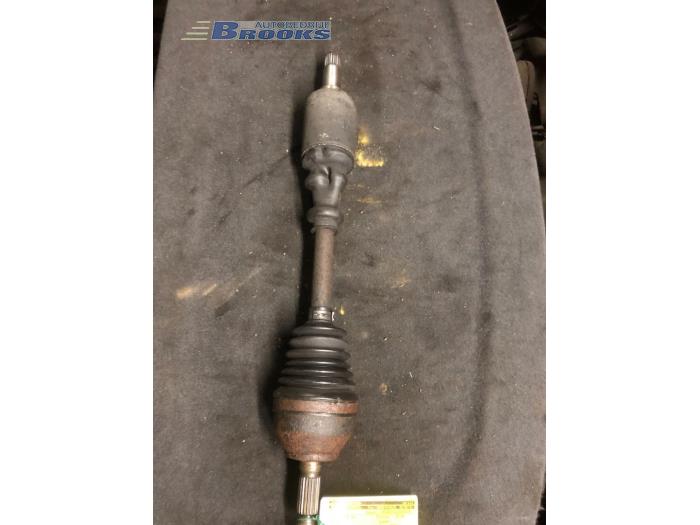 Gebruikte Aandrijfas links-voor Peugeot 205 II (20A/C) 1.4 Prijs € 10,00 Margeregeling aangeboden door Autobedrijf Brooks