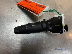 Gebruikte Pinker Schakelaar Nissan NV 200 (M20M) 1.5 dCi 90 Prijs € 40,00 Margeregeling aangeboden door Autobedrijf Brooks