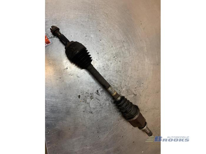 Gebruikte Steekas links-voor Renault Clio III (BR/CR) 1.5 dCi 85 Prijs € 15,00 Margeregeling aangeboden door Autobedrijf Brooks