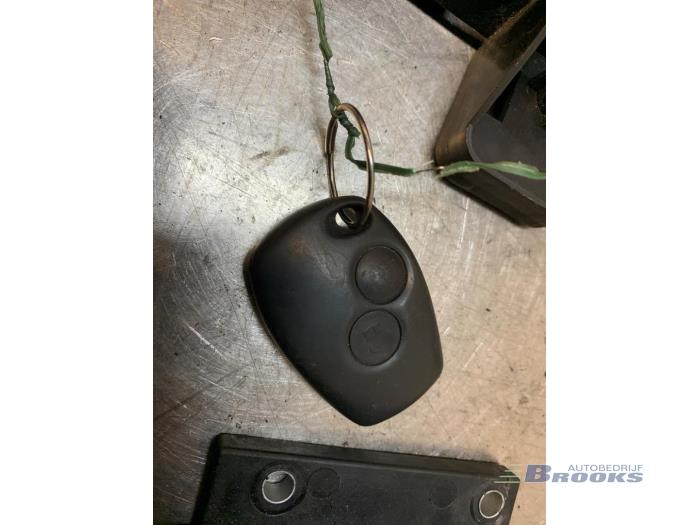 Gebruikte Computer Motormanagement Renault Clio III (BR/CR) 1.5 dCi 85 Prijs € 150,00 Margeregeling aangeboden door Autobedrijf Brooks