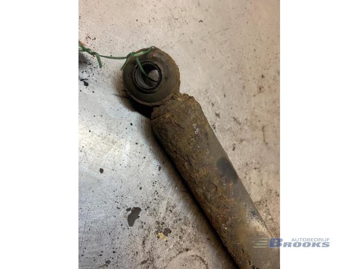 Schokdemper rechts-achter van een Opel Combo (Corsa C) 1.7 DI 16V 2003