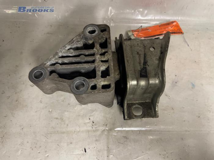 Motorsteun van een Fiat Ducato (250) 3.0 140 Natural Power 2010