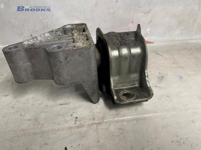 Motorsteun van een Fiat Ducato (250) 3.0 140 Natural Power 2010