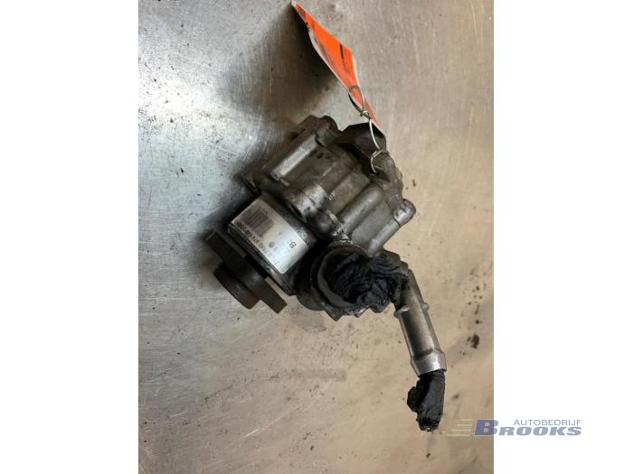 Gebruikte Servopomp BMW 3 serie Touring (E91) 318d 16V Prijs € 50,00 Margeregeling aangeboden door Autobedrijf Brooks