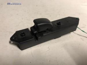 Gebruikte Elektrisch Raam Schakelaar Mitsubishi Galant Wagon (EA/EC) 2.5 V6 24V Prijs € 5,00 Margeregeling aangeboden door Autobedrijf Brooks