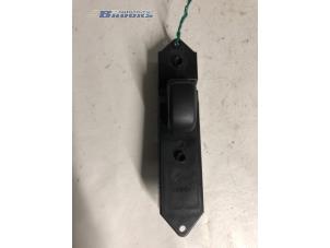 Gebruikte Elektrisch Raam Schakelaar Mitsubishi Galant Wagon (EA/EC) 2.5 V6 24V Prijs € 5,00 Margeregeling aangeboden door Autobedrijf Brooks