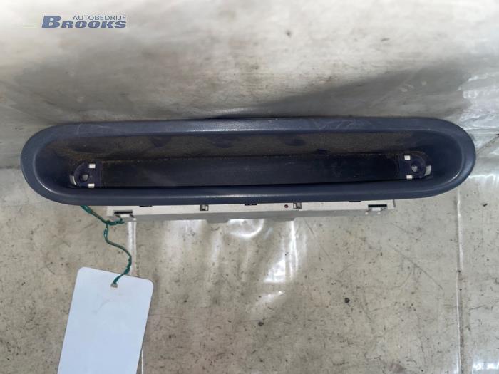 Gebruikte Display Interieur Renault Twingo (C06) 1.2 SPi Phase I Prijs € 15,00 Margeregeling aangeboden door Autobedrijf Brooks