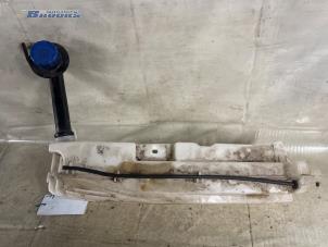 Gebruikte Ruitensproeiertank voor Ssang Yong Actyon 2.3 4WD 16V Prijs € 10,00 Margeregeling aangeboden door Autobedrijf Brooks