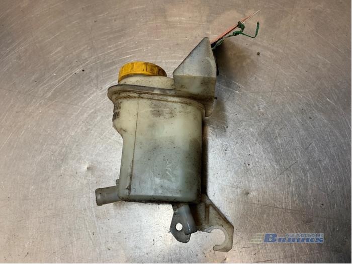 Gebruikte Servo Oliereservoir Fiat Fiorino (225) 1.3 JTD 16V Multijet Prijs € 20,00 Margeregeling aangeboden door Autobedrijf Brooks