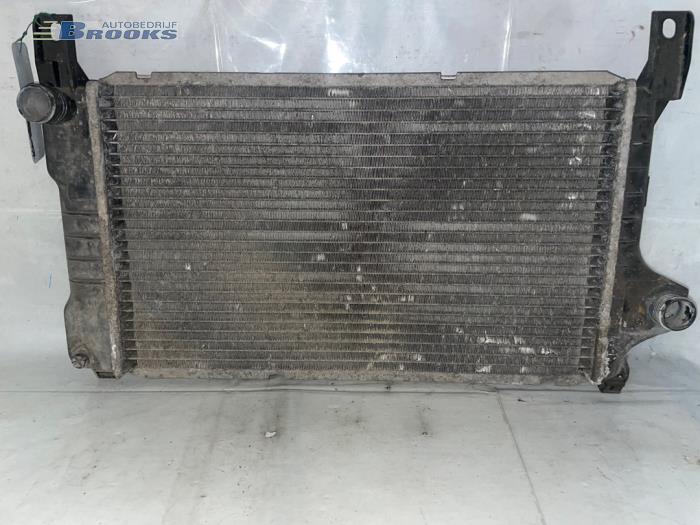 Gebruikte Radiateur Ford Courier (FVJ) 1.8D Prijs € 15,00 Margeregeling aangeboden door Autobedrijf Brooks