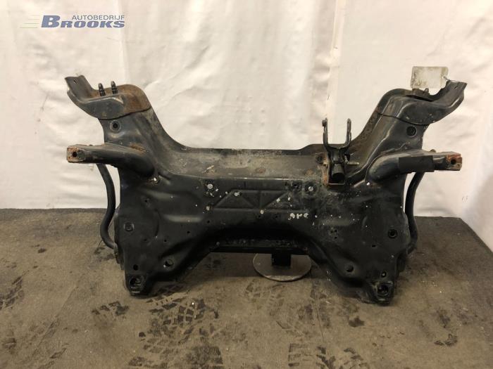 Gebruikte Subframe Peugeot 308 SW (4E/H) 1.6 16V THP 155 Prijs € 50,00 Margeregeling aangeboden door Autobedrijf Brooks