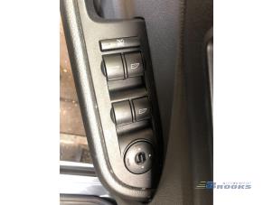Gebruikte Ruit schakelaar elektrisch Ford C-Max (DM2) 1.6 16V Prijs € 20,00 Margeregeling aangeboden door Autobedrijf Brooks