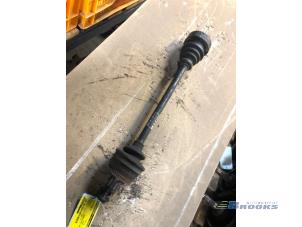 Gebruikte Aandrijfas links-achter Volkswagen Passat Prijs € 50,00 Margeregeling aangeboden door Autobedrijf Brooks