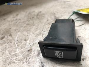 Gebruikte Schakelaar Toyota MR2 (ZZW30) 1.8 16V VT-i Prijs € 5,00 Margeregeling aangeboden door Autobedrijf Brooks