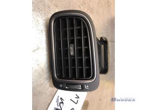 Gebruikte Luchtrooster Dashboard Volkswagen Polo V (6R) 1.2 TDI 12V BlueMotion Prijs € 15,00 Margeregeling aangeboden door Autobedrijf Brooks