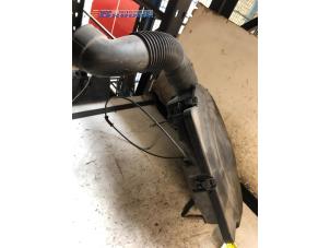 Gebruikte Luchtfilterhuis Volkswagen Polo III (6N1) 1.3i 55 Prijs € 20,00 Margeregeling aangeboden door Autobedrijf Brooks