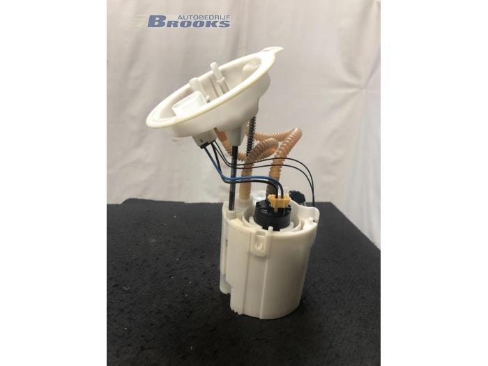 Gebruikte Tank element Pomp BMW 3 serie (F30) 320d 2.0 16V EfficientDynamicsEdition Prijs € 40,00 Margeregeling aangeboden door Autobedrijf Brooks